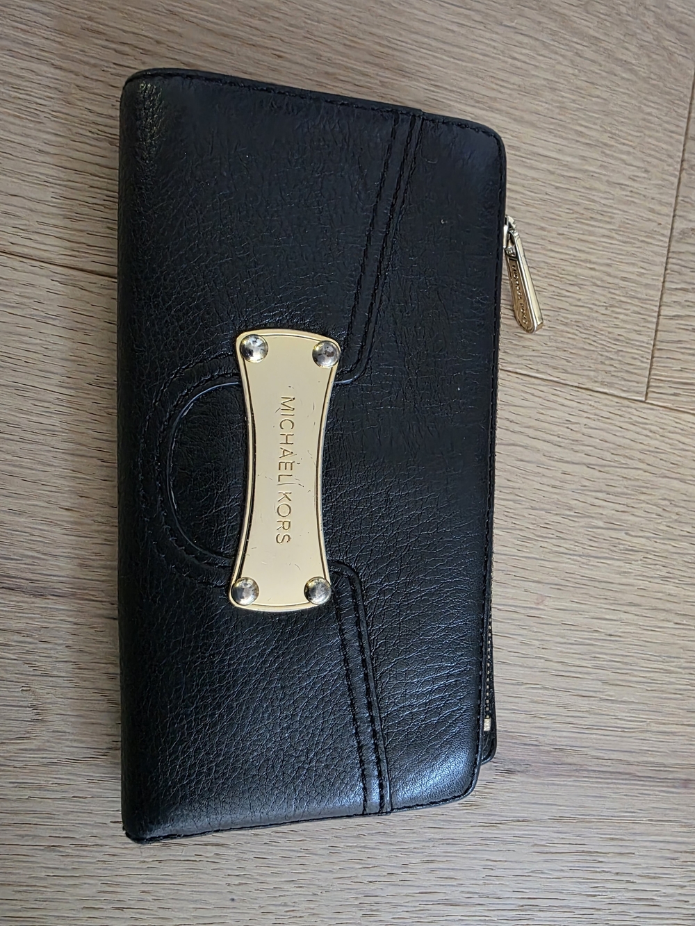 MICHAEL KORS Vintage Black Leather Continental Wallet with Gold Plaque
